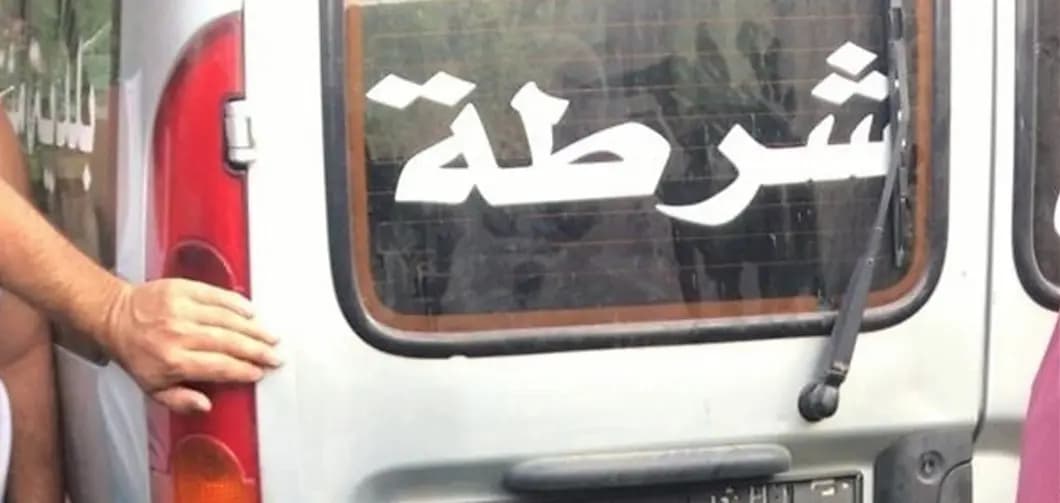 في وضح النهار.. سيارة شرطة تتعرض للسرقة في عكار!