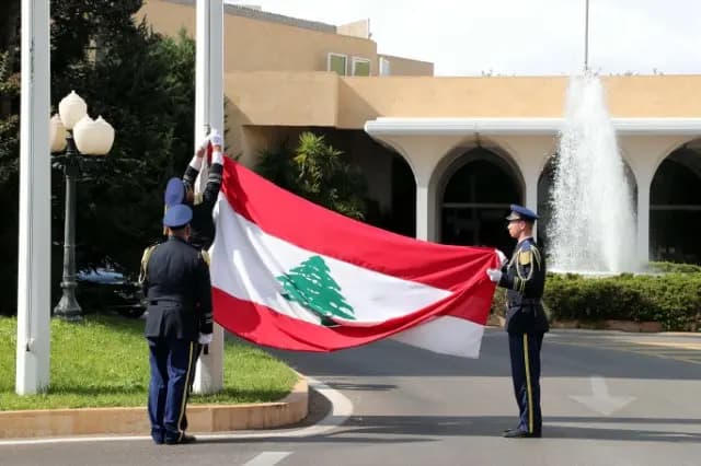 لا رئيسَ يومَ الخميس..