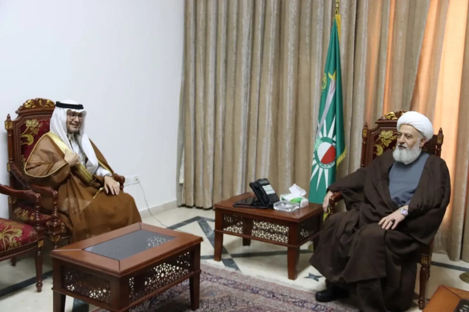 الخطيب يستقبل بخاري: أبواب المملكة مفتوحة في أي وقت