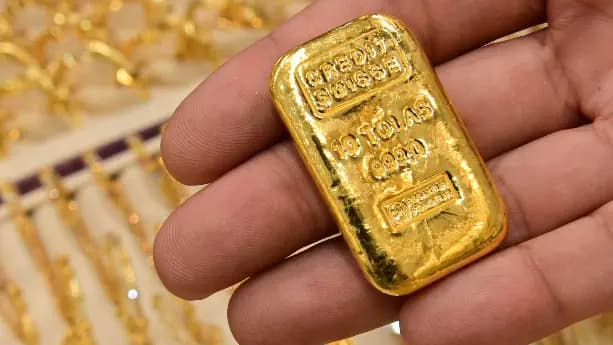 "مع ترقب أسعار الفائدة".. الذهب يسجل تراجعًا