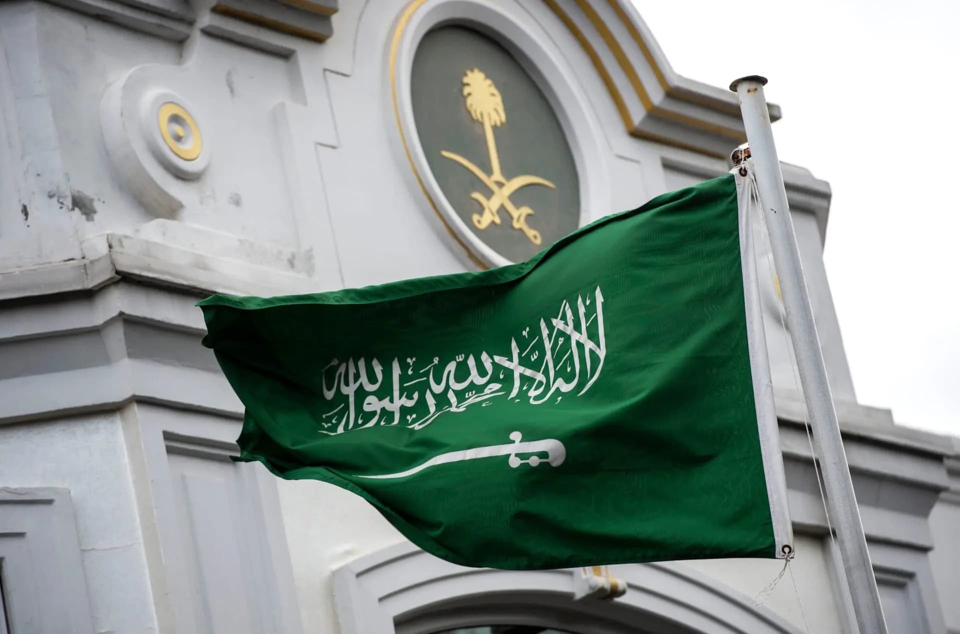 السعودية تعود إلى لبنان من باب الاستثمار ولكن مع إصلاحات تضمن عدم هدر أموالها