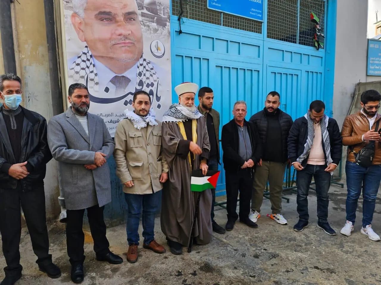 بعد القرار التعسفي.. وقفة احتجاجية في مخيم الجليل