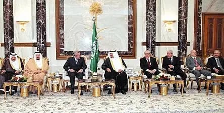 هل اطَّلع بعض مدَّعِي التمسّك بالطائف عليه؟