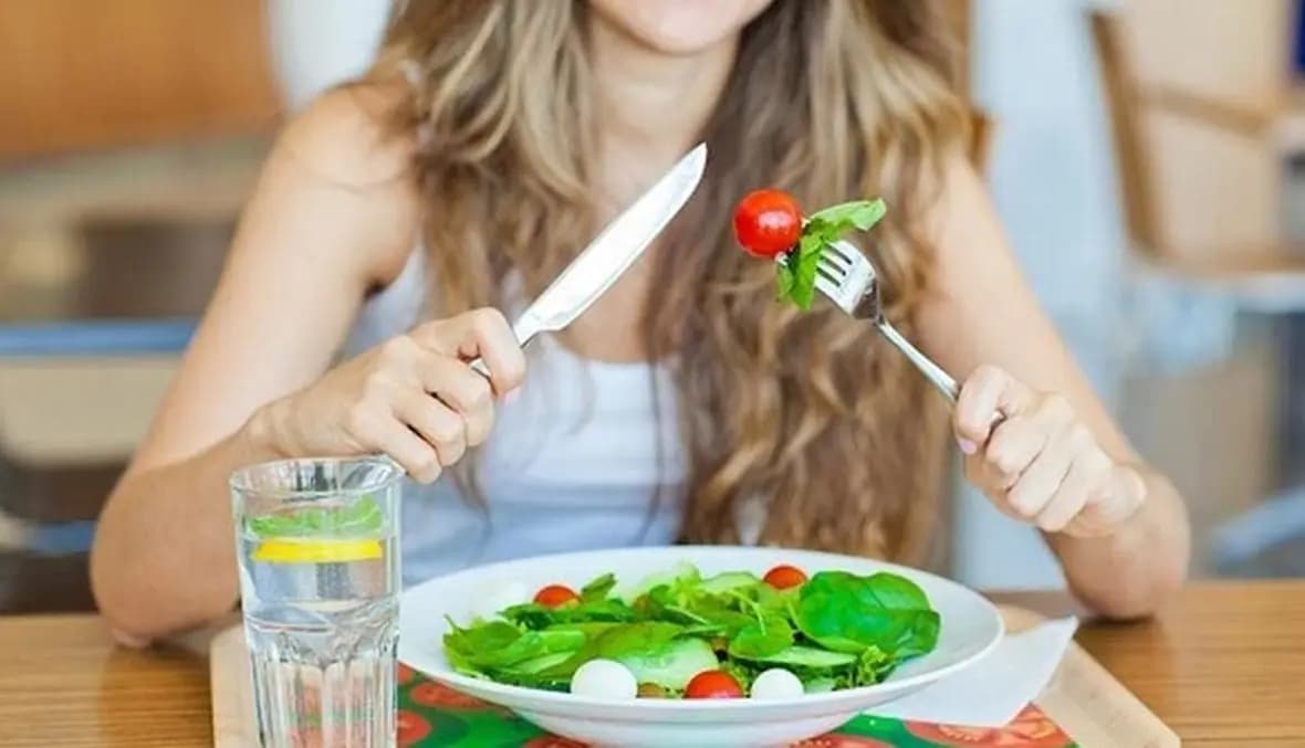 تناول الطعام ببطء.. فوائد لن تصدقها