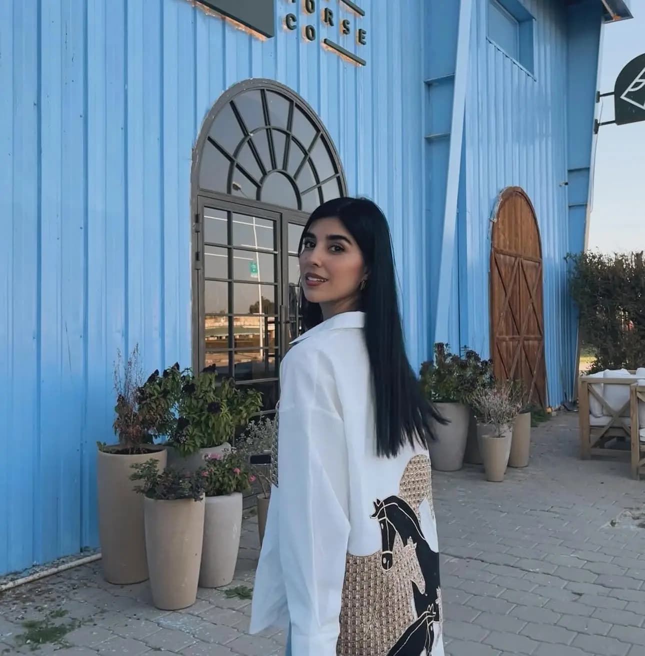 "الفتيات يتسوقن الملابس".. لكن هذا ما تتسوقه "زينة مكي"!