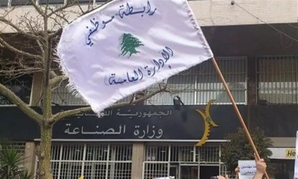 قرار «الدولار الجمركي» يراوح بين بعبدا والسراي