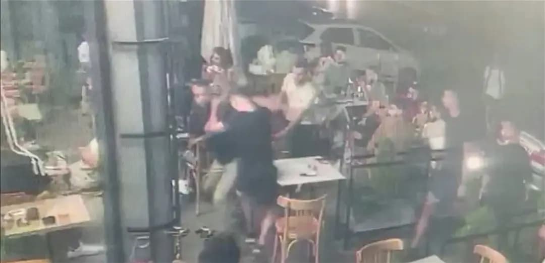 ماذا حصل داخل أحد المقاهي في صيدا... إليكم التفاصيل!