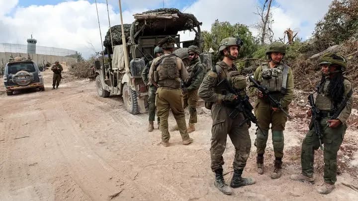 الجيش الإسرائيلي يعتقل مواطنين في مارون الراس