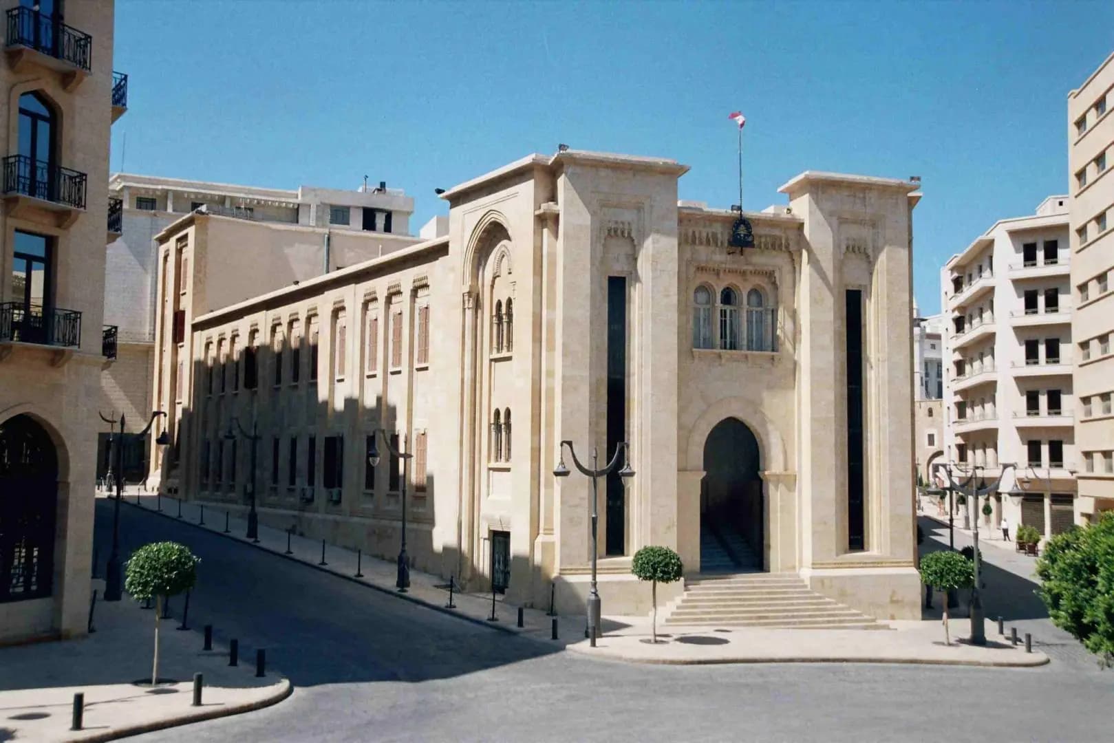 نائب لبناني يتعرض للابتزاز.. وبارود محاميه