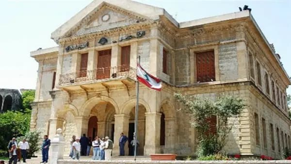 حديثٌ خاصٌّ للأفضل نيوز مع وزير داخليَّةٍ سابقٍ: شخصيَّةٌ وسطيَّةٌ لجمهوريّةٍ مُشتعلةٍ!