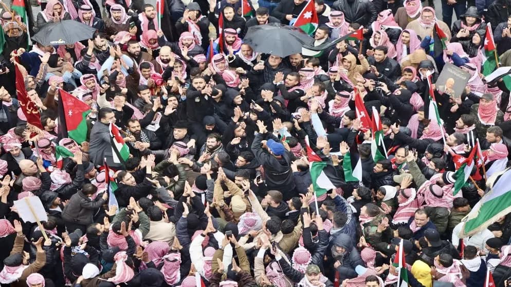 مسيرات حاشدة تندد بتهجير الفلسطينيين نحو الأردن