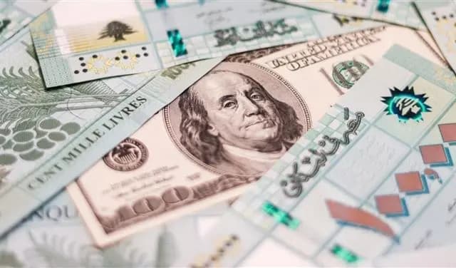 سعر صرف الدولار يسجل تراجعاً طفيفاً في السوق السوداء