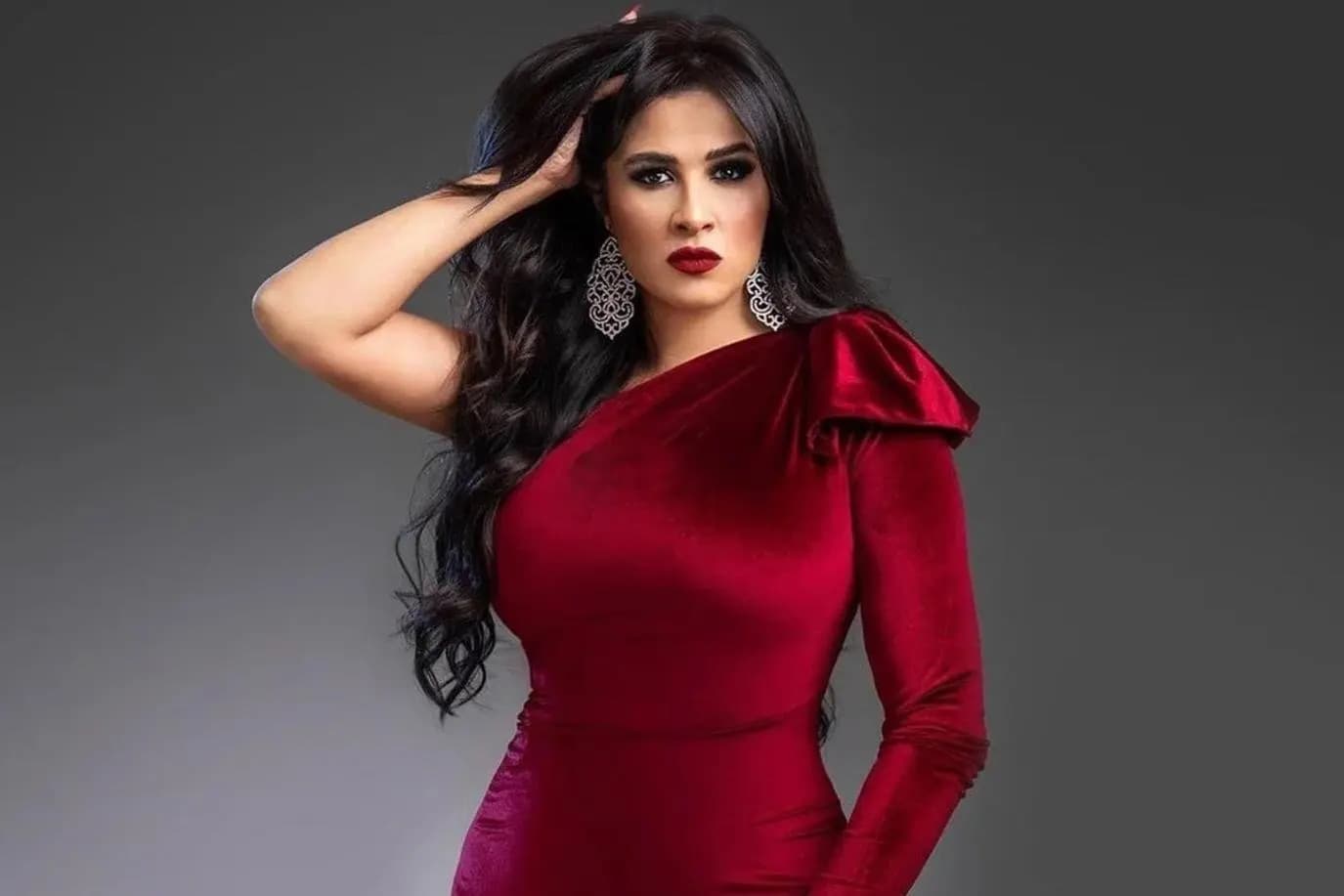 شائعات الارتباط تلاحق ياسمين عبد العزيز.. والأخيرة تهدد بالعقاب