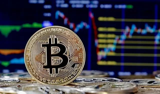 "هبوط طفيف".. "البتكوين" تعيش عدم استقرار