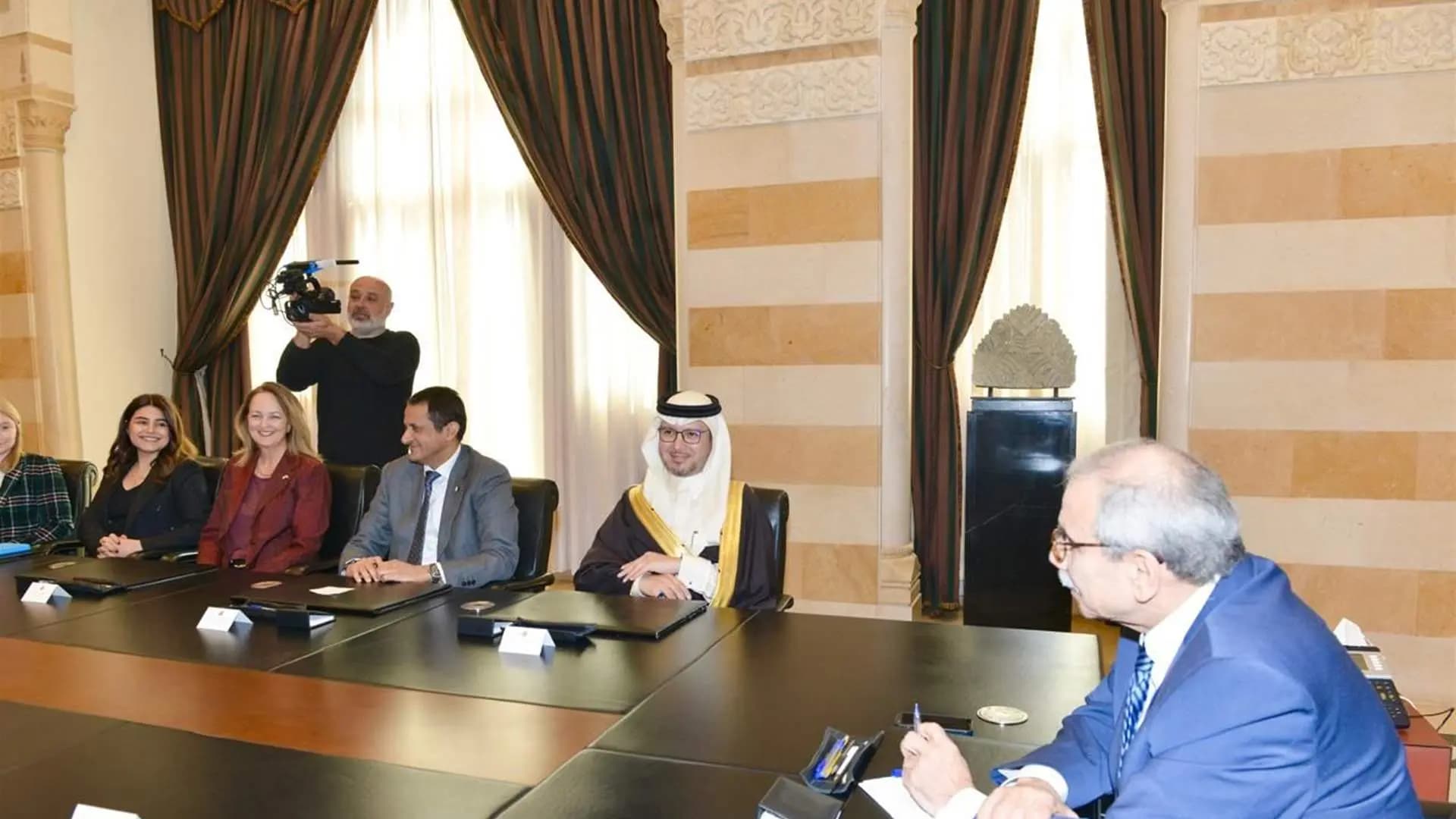 "ولادة البيان الوزاري قريبة".. الخماسية تلتقي سلام
