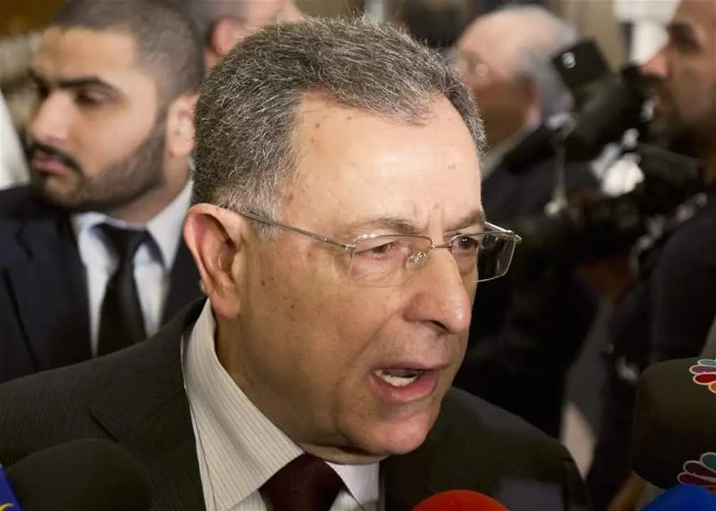السنيورة يقرأ الفاتحة عن روح الشهيد نصرالله