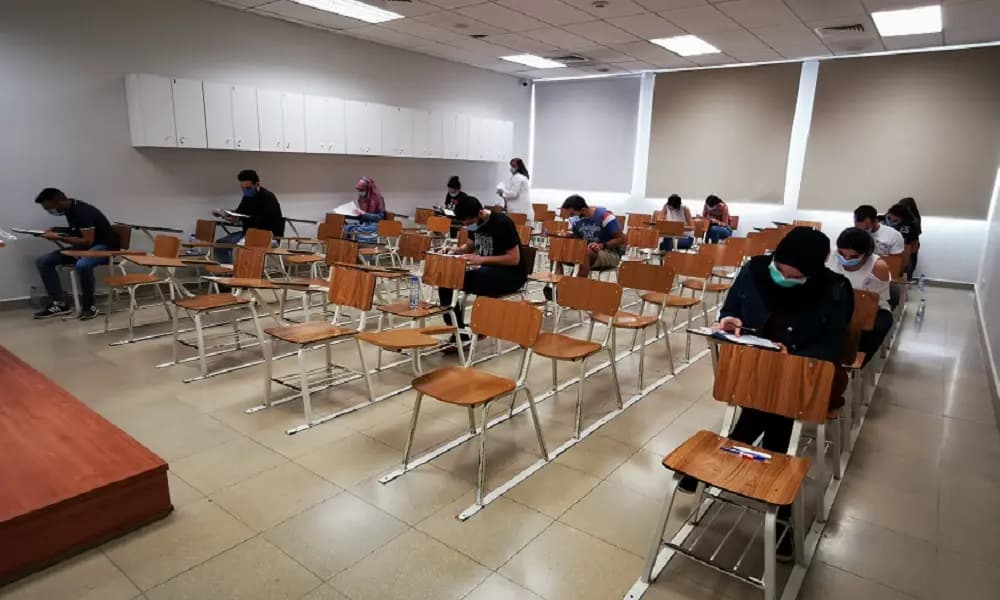 عودة منقوصة إلى المدارس والمتعاقدون غائبون