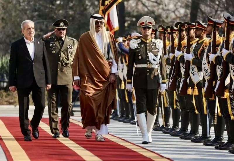 أمير قطر يصل إلى طهران
