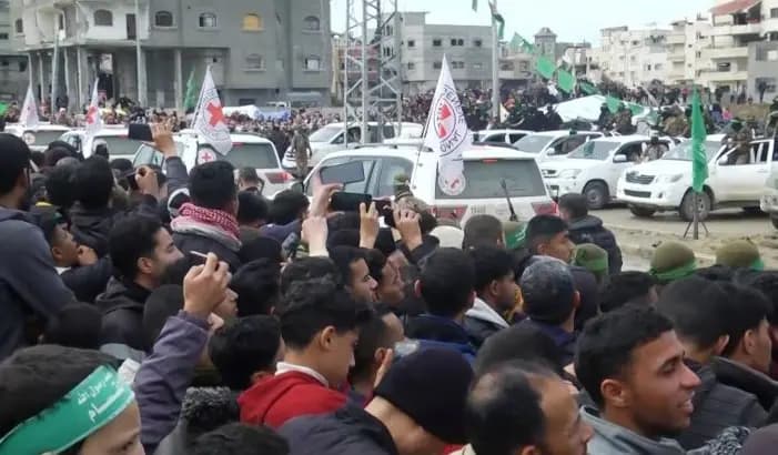 "بينهم هشام السيد".. إسرائيل تتسلم ٦ أسرى