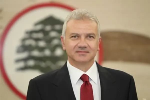 نائب القوات: ليسلّم الحزب سلاحه أو!
