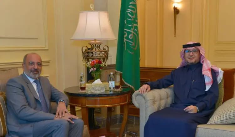 بخاري يستقبل ريزا.. وهذا ما جرى عرضه