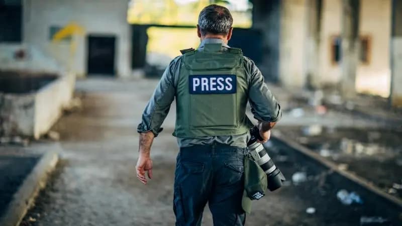 هآرتس: لا ديمقراطية وصحافة حرّة في الغرب