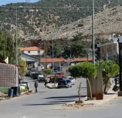 إسرائيل تستهدف معبر حدودي بين لبنان وسوريا