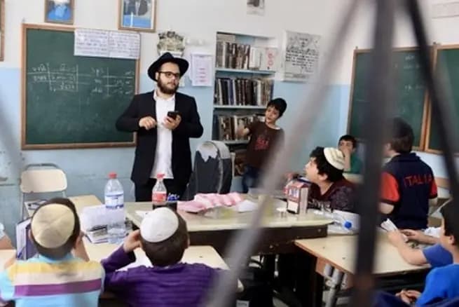 هآرتس: أهوال وانتهاكات في المدارس الدينية بإسرائيل.. وما الذي يجري للأطفال هناك؟