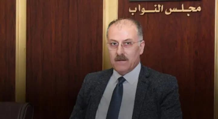عبدالله يُعاهد المرأة في عيدها