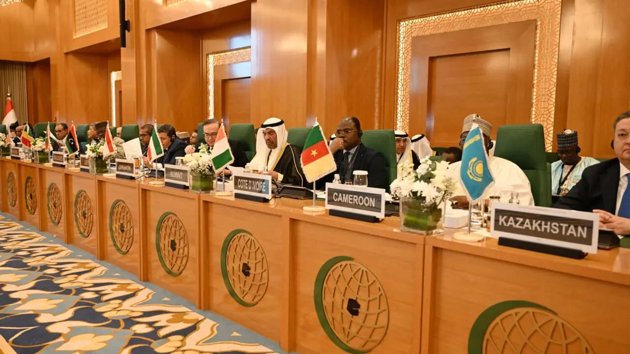 "التعاون الإسلامي" في مواجهة خطة ترامب.. هذا ما تبنته