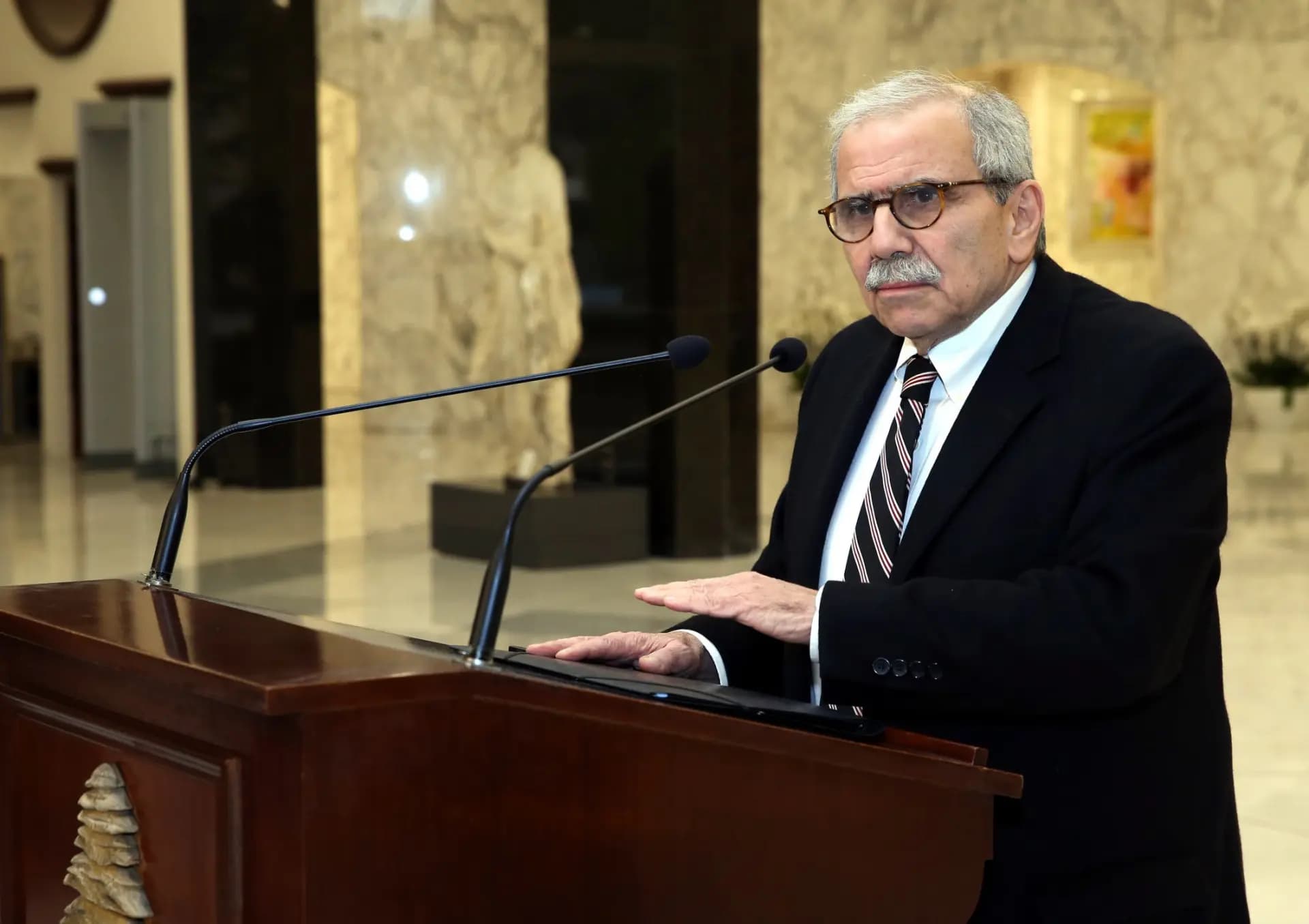 نائب في التيار يهاجم سلام: خليك بأخبار النسوان!