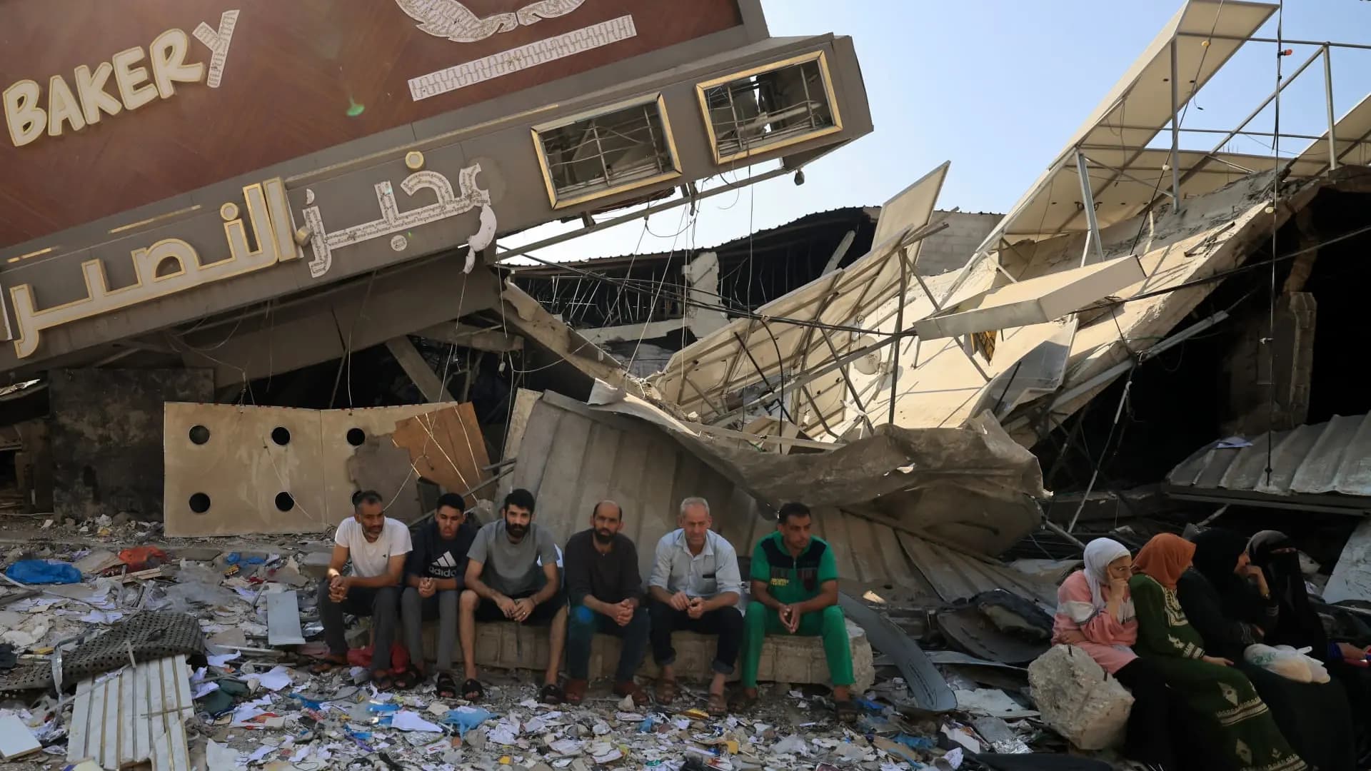"غزة في مواجهة المجهول.. الخبز على المحك"