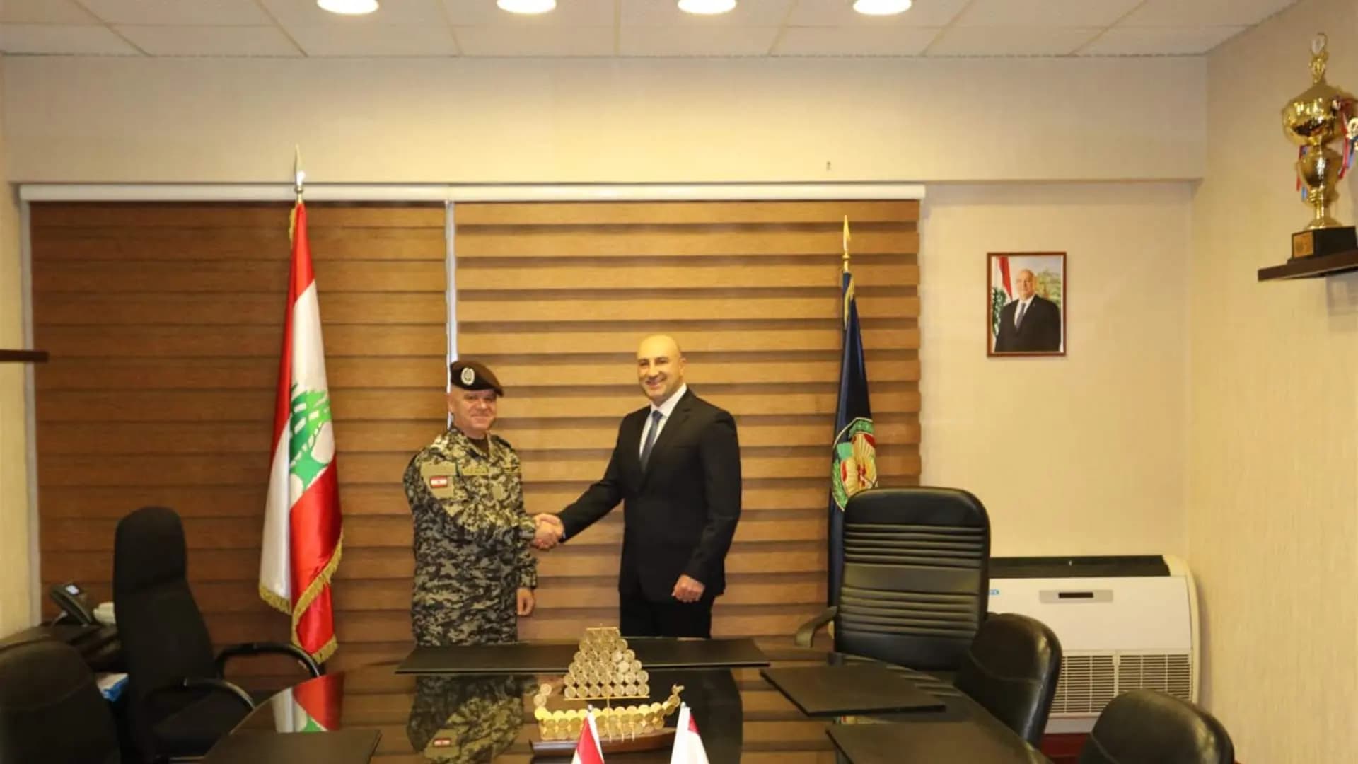 تسلم و تسليم بين اللواء صليبا واللواء لاوندس