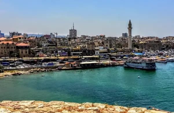 حادث سير على طريق سينيق.. ماذا عم الإصابات؟