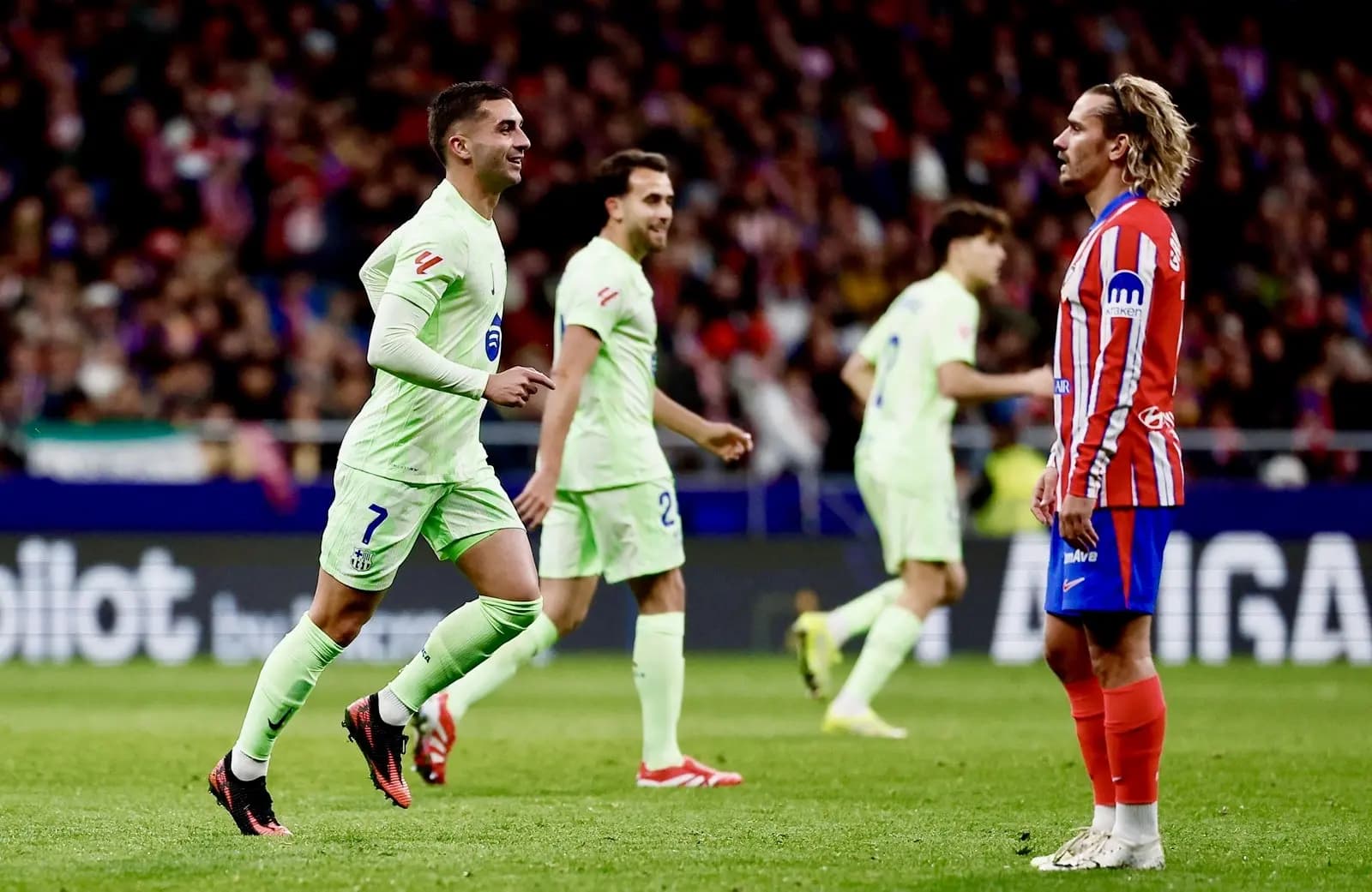 برشلونة يعود من بعيد ويستعيد الصدارة