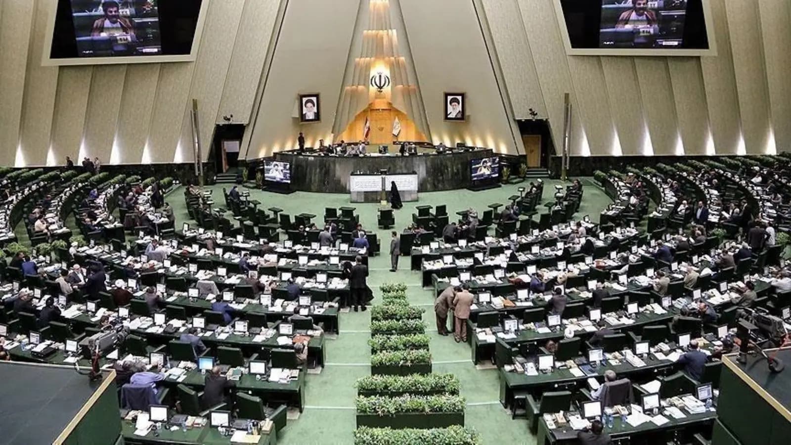 البرلمان الإيراني بدأ اجتماعا غير علني لمناقشة تطورات المفاوضات النووية وإمكانية التوصل لاتفاق