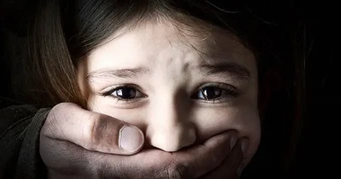 عصر التحرُّش الإِلكترونيّ وثالوث القِيَم والثِّقة وحُسن التصرُّف!