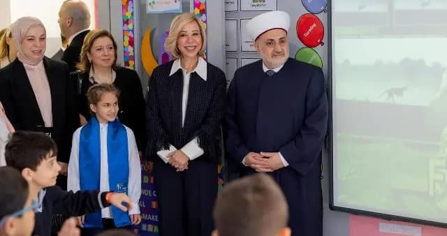 جولة للسيدة الأولى على مؤسسات الدكتور محمد خالد الاجتماعية