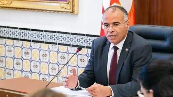 إقالة رئيس الحكومة التونسية