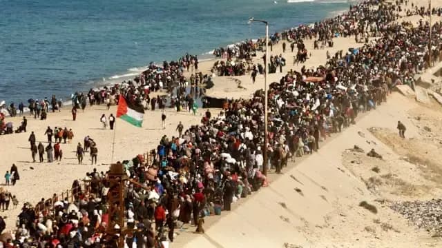 "نصف مليون".. مصر تنفي استعدادها لنقل فلسطينيين إلى أراضيها