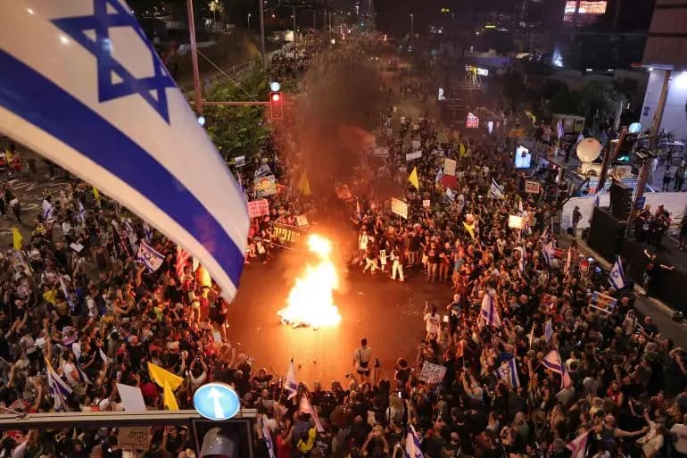 لوتان: هل تنتقل إسرائيل من حرب غزة إلى الحرب الأهلية؟