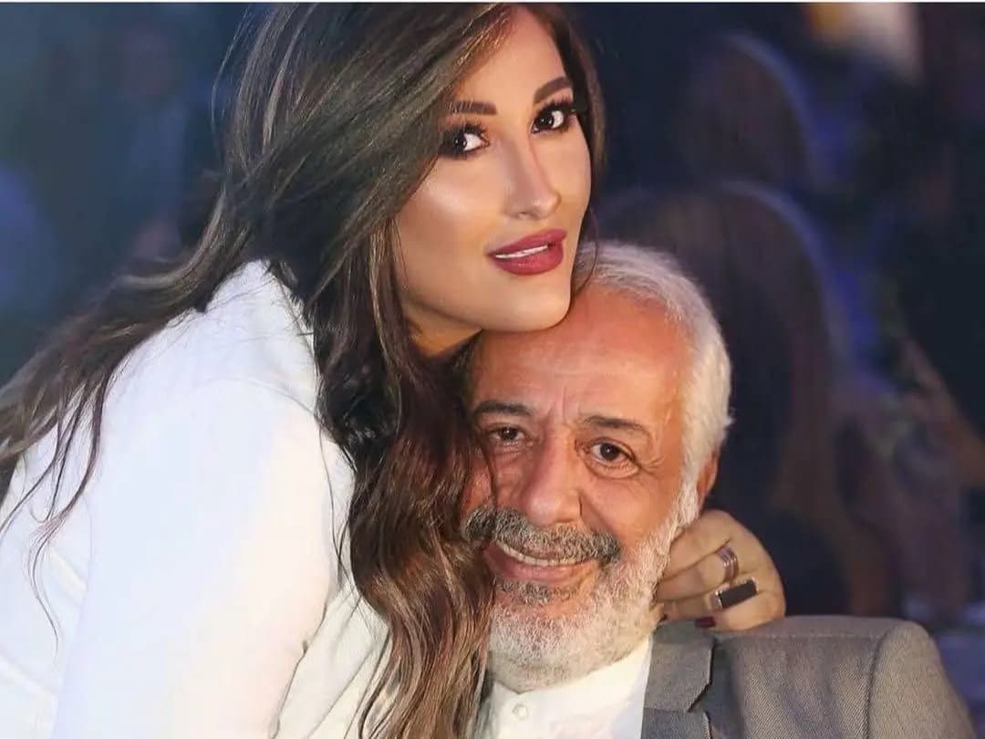 نورا زيدان "تستعير" سيجارة من والدها.. والمفاجأة كانت بانتظارها!