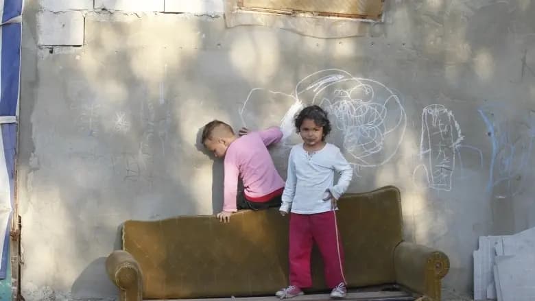 "رقم مخيف".. أطفال لبنان تحت خط الفقر