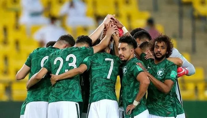 الصقور في مواجهة التنين: هل يكسر الأخضر تفوق الصين في كأس آسيا؟