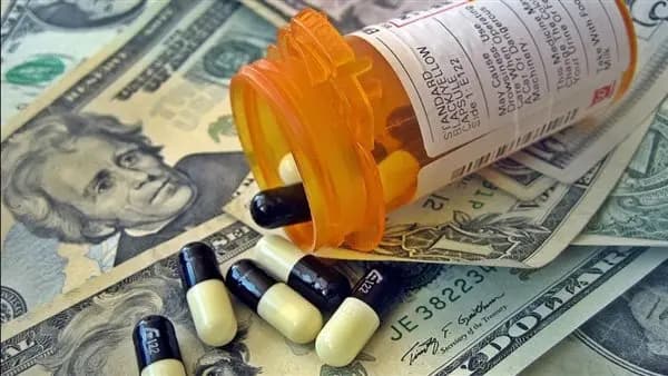 هل تتأثر أسعار الأدوية برسوم ترامب؟