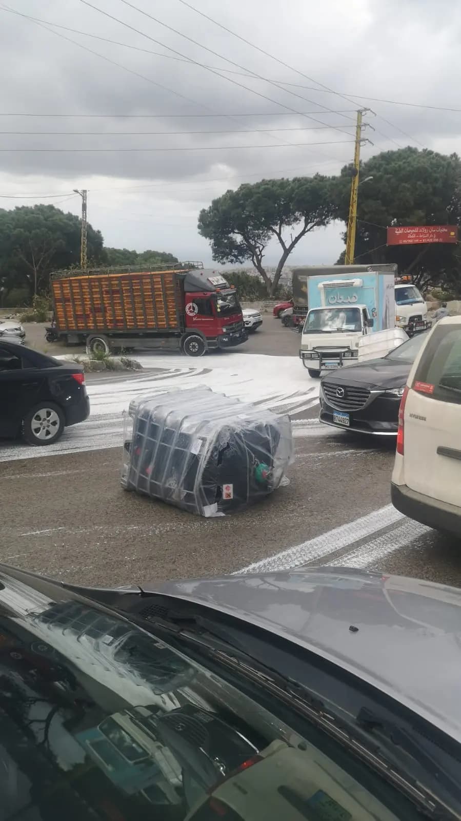 ازدحام مروري بسبب انقلاب شاحنة بويا