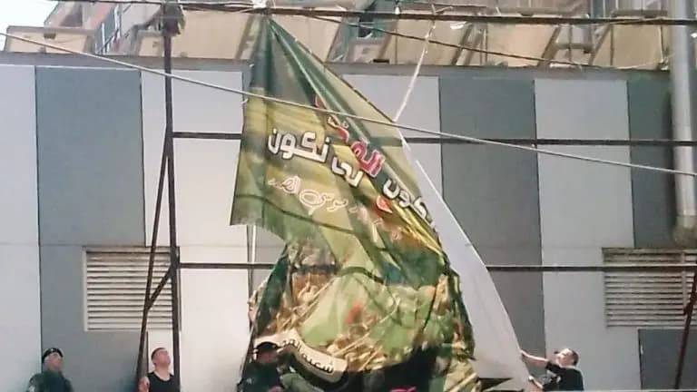 لا لافتات لا أعلام.. لا صور ولا شعارات بعد الآن!