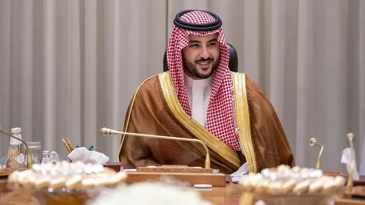 في زيارة رسمية.. وزير الدفاع السعودي يصل طهران