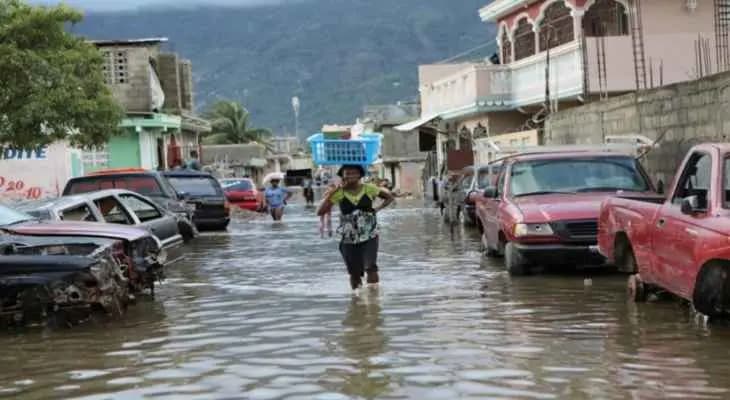 سلطات هايتي تكافح من أجل توفير الغذاء والمياه للمتضررين من الفيضانات الغزيرة التي ضربت البلاد