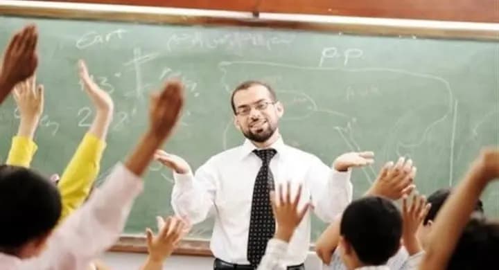"زيادات استثنائية" في أجور الهيئة التعليمية.. إليكم التفاصيل